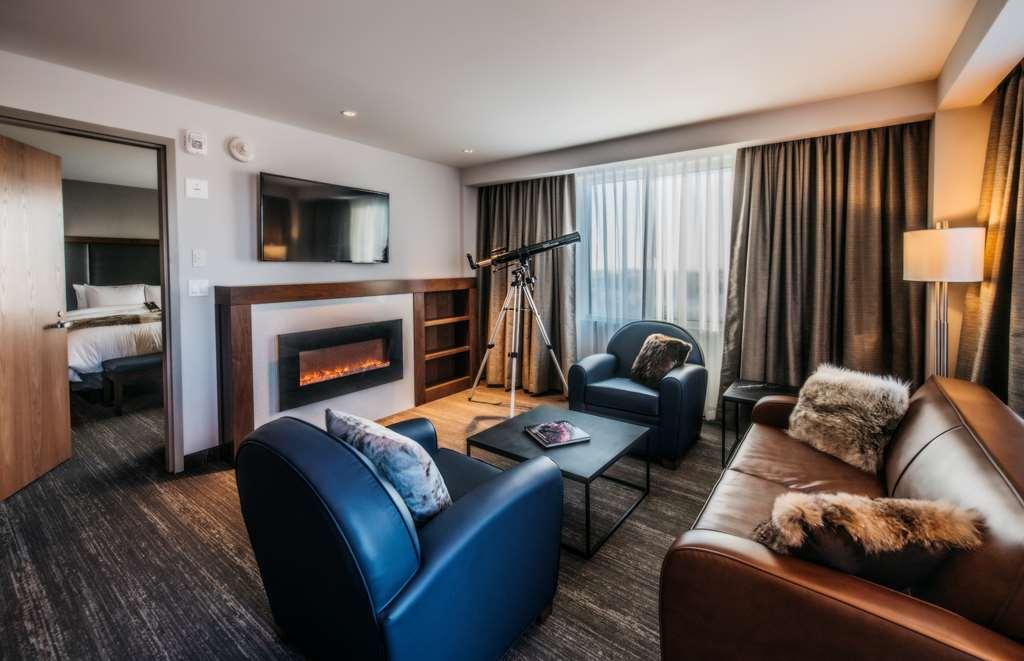 The Explorer Hotel Yellowknife Buitenkant foto