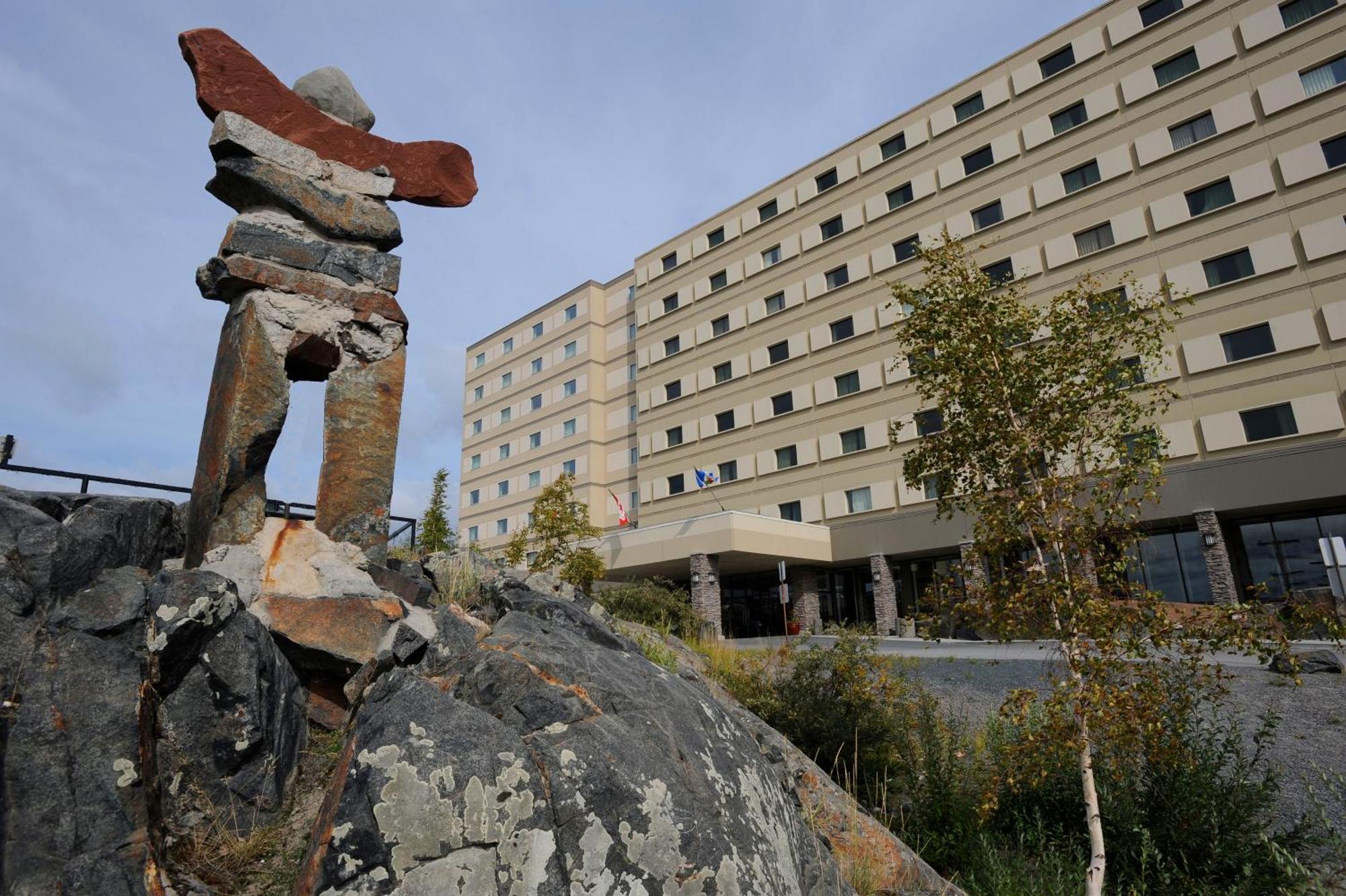 The Explorer Hotel Yellowknife Buitenkant foto