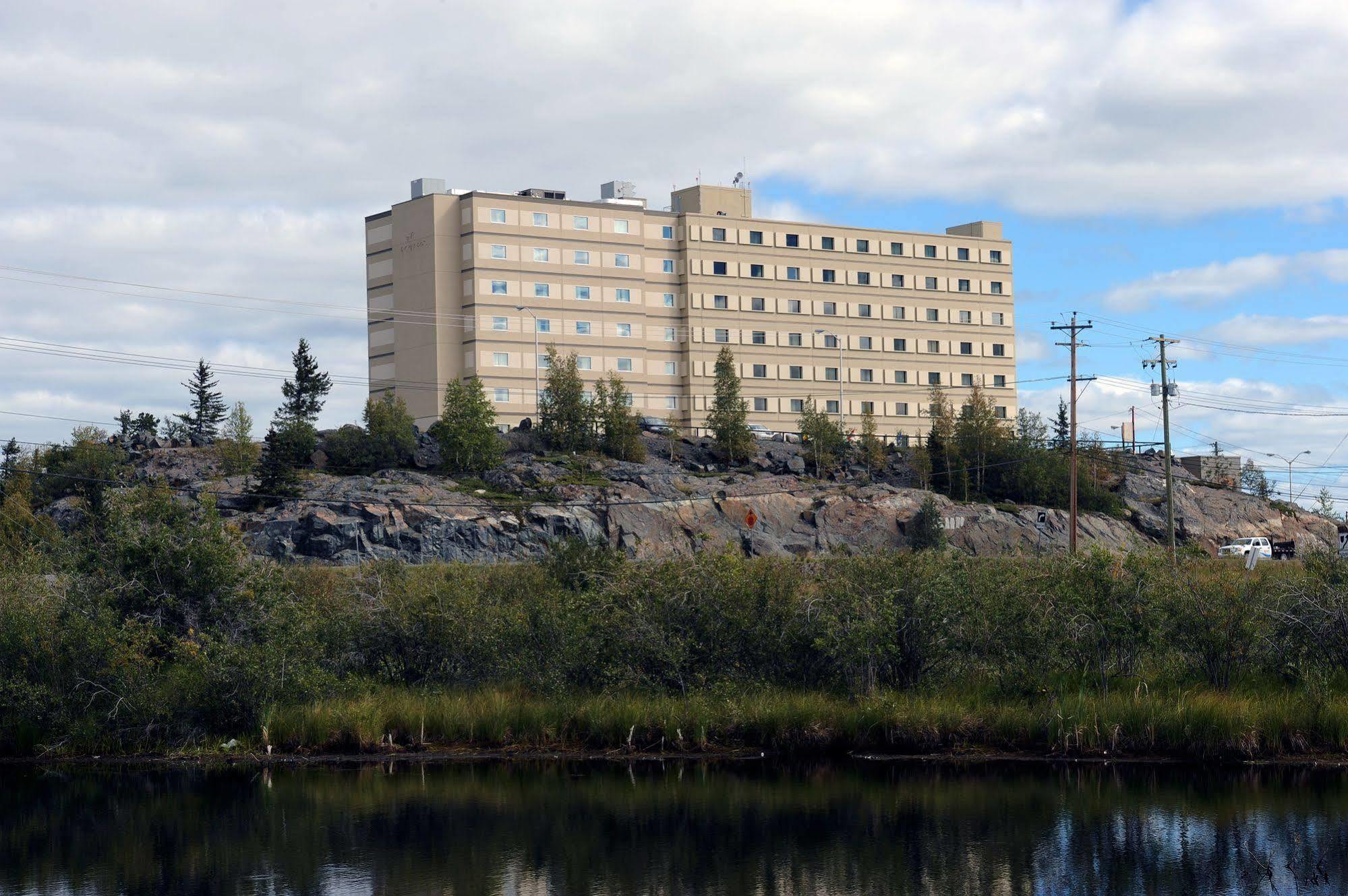 The Explorer Hotel Yellowknife Buitenkant foto