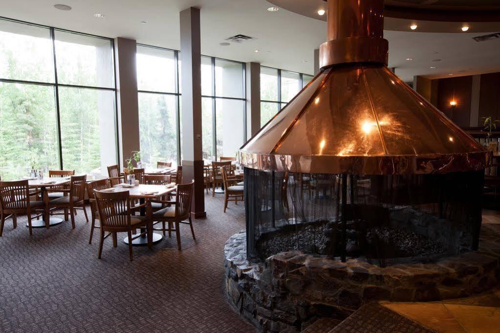 The Explorer Hotel Yellowknife Buitenkant foto