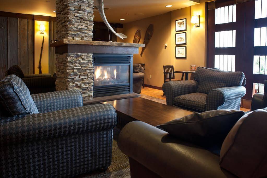 The Explorer Hotel Yellowknife Buitenkant foto